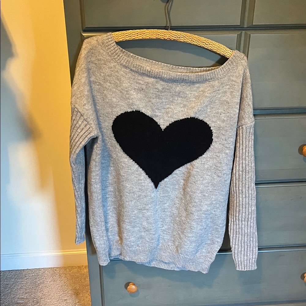 Chic Off-the-Shoulder Gray Sweater with Black Heart
